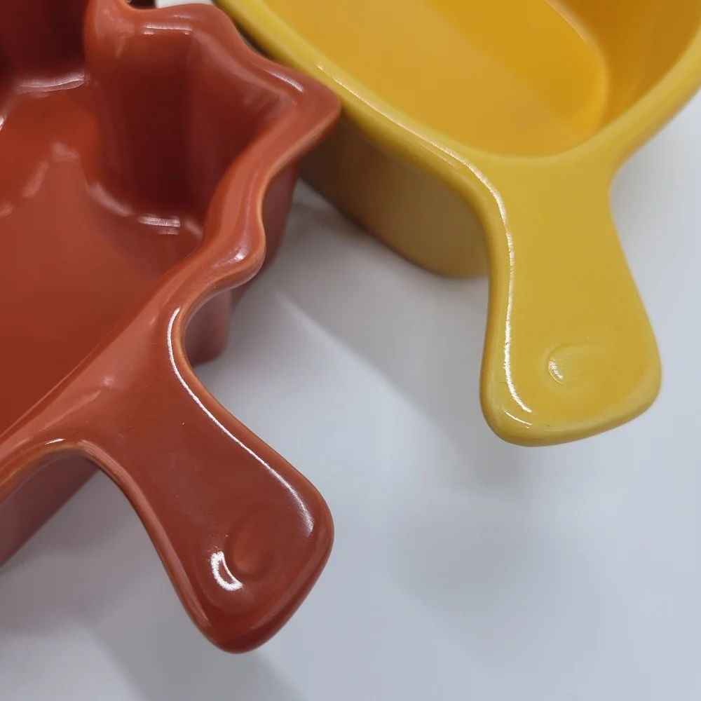 Chantal Leaf Bakeware Tabletop Decor Set Of 2 Leaves Yellow Rust Fall Autumn